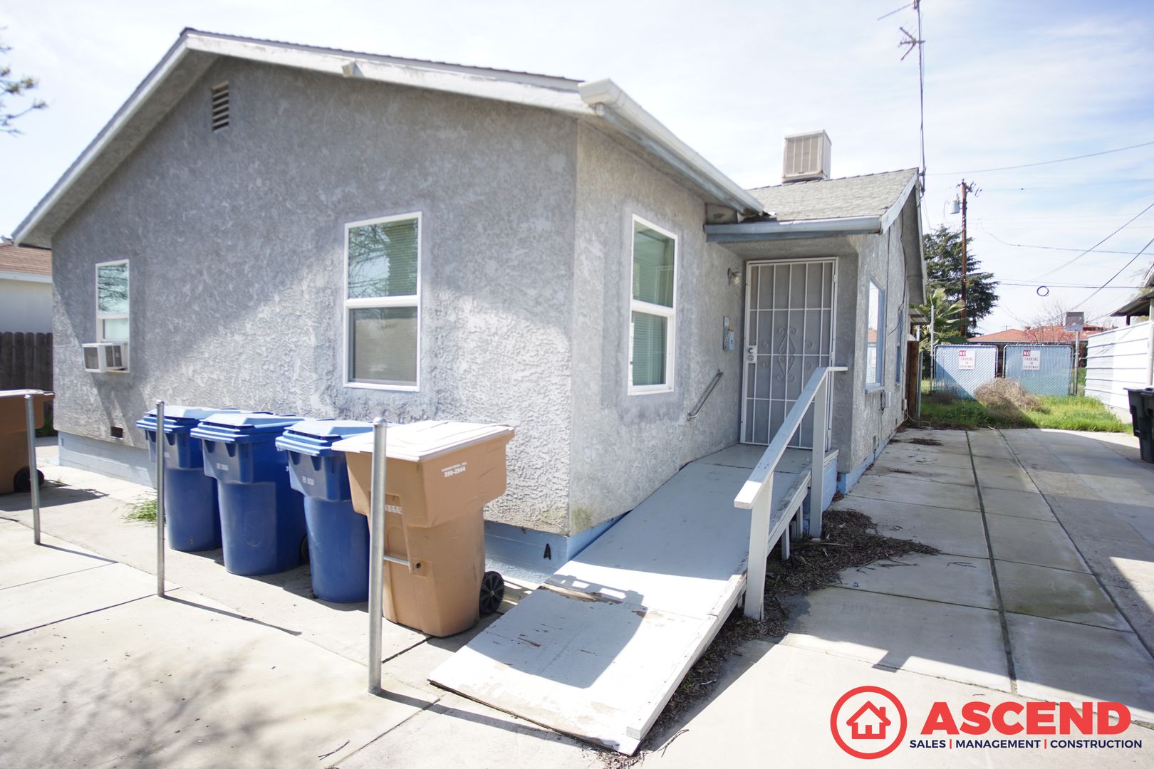 Bakersfield Apartment: 2117 Watson St