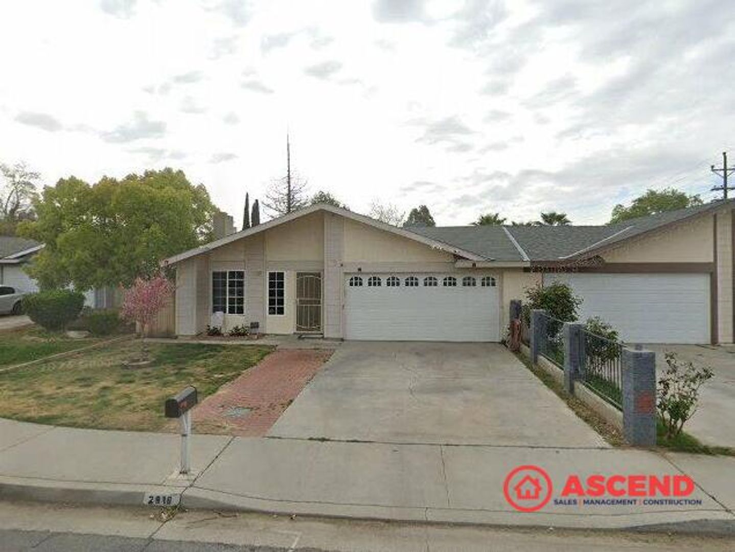 Bakersfield House: 2616 La Costa Ct