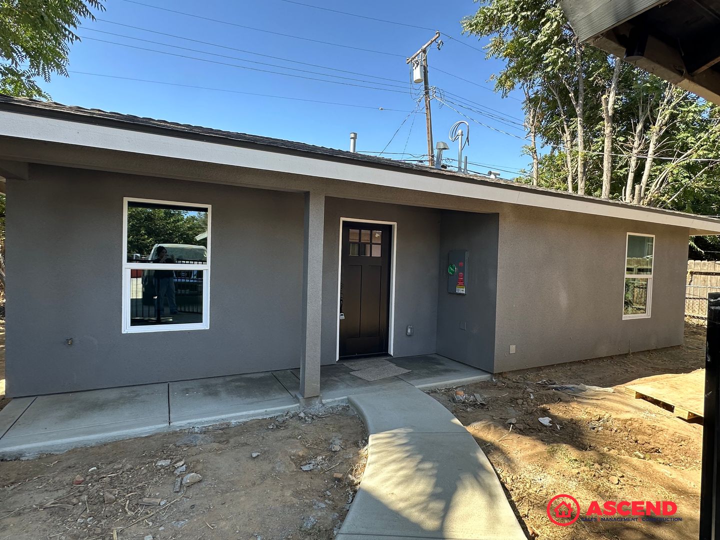 Bakersfield Apartment: 415 Minner Ave