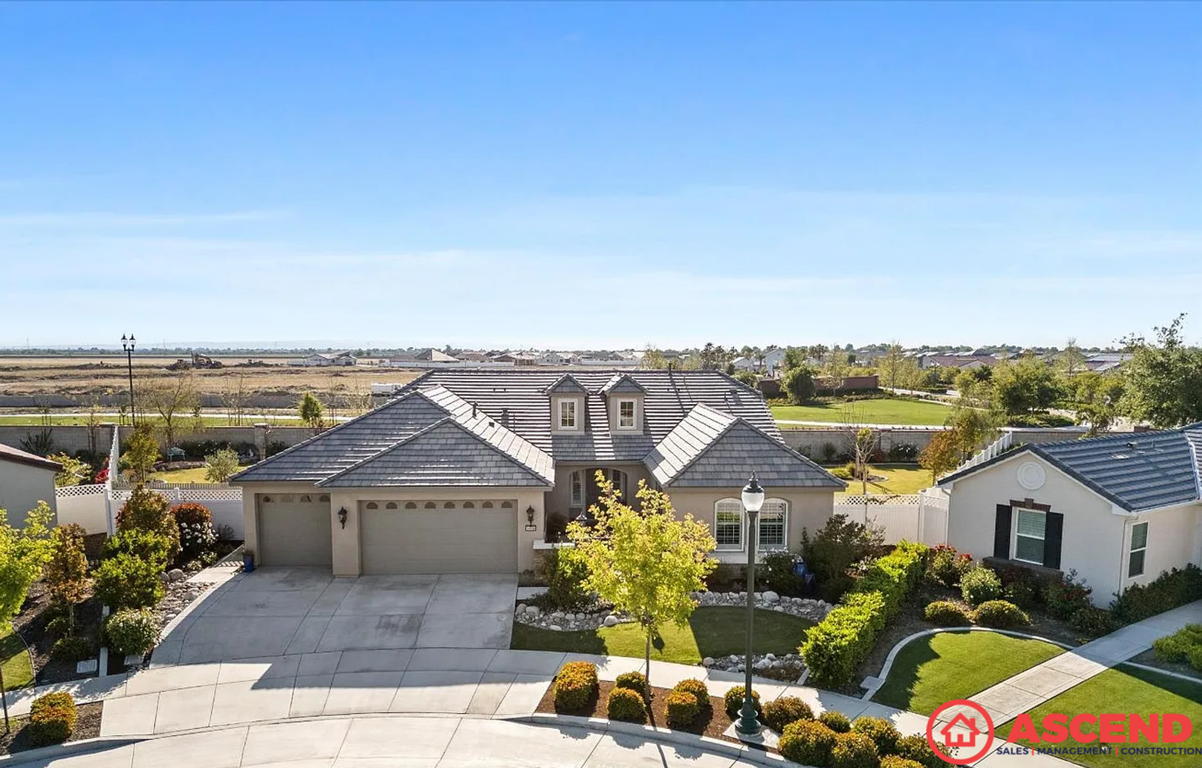 Bakersfield House: 14430 Utica Way