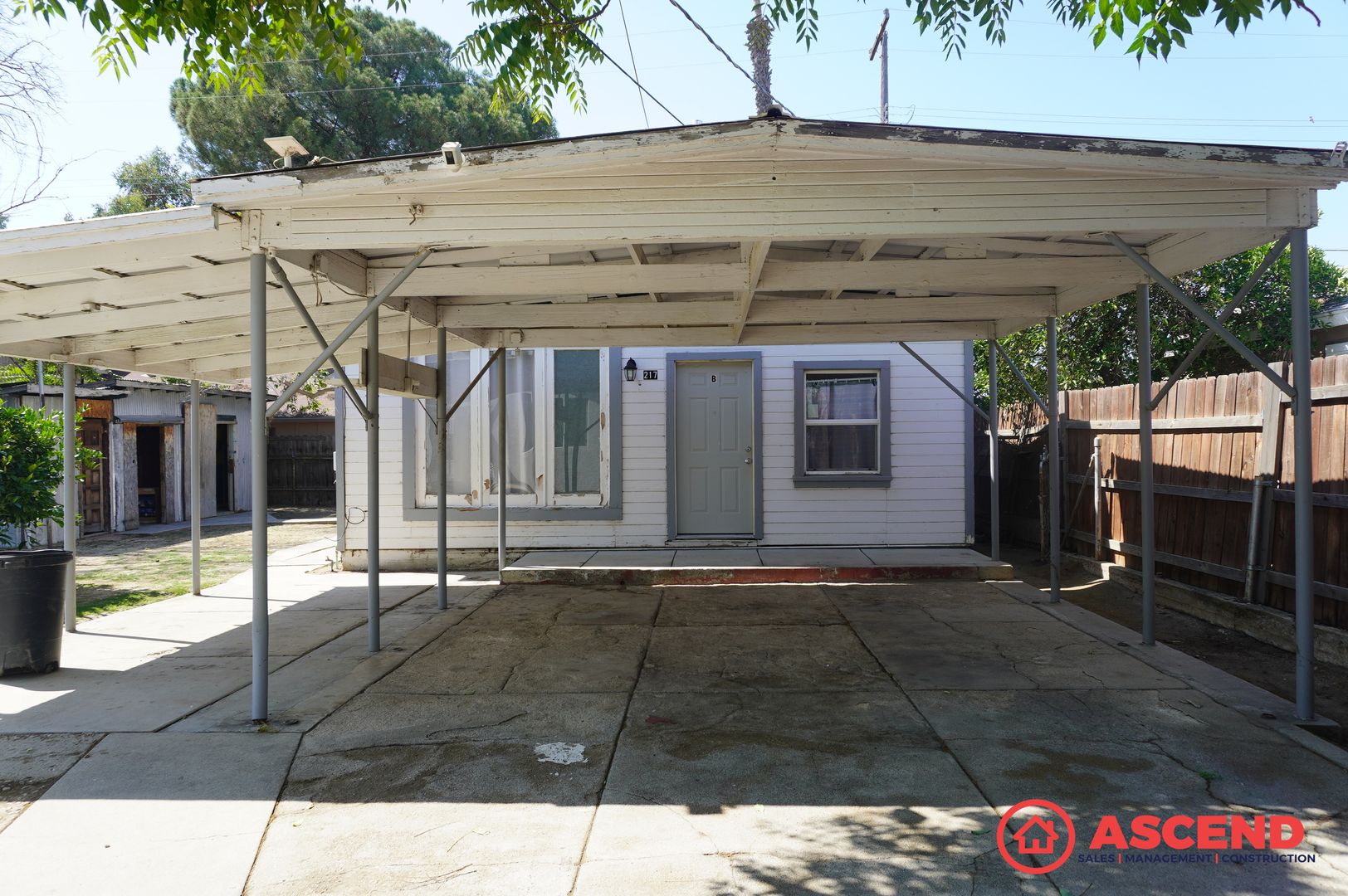 Bakersfield Apartment: 217 East Warren Avenue