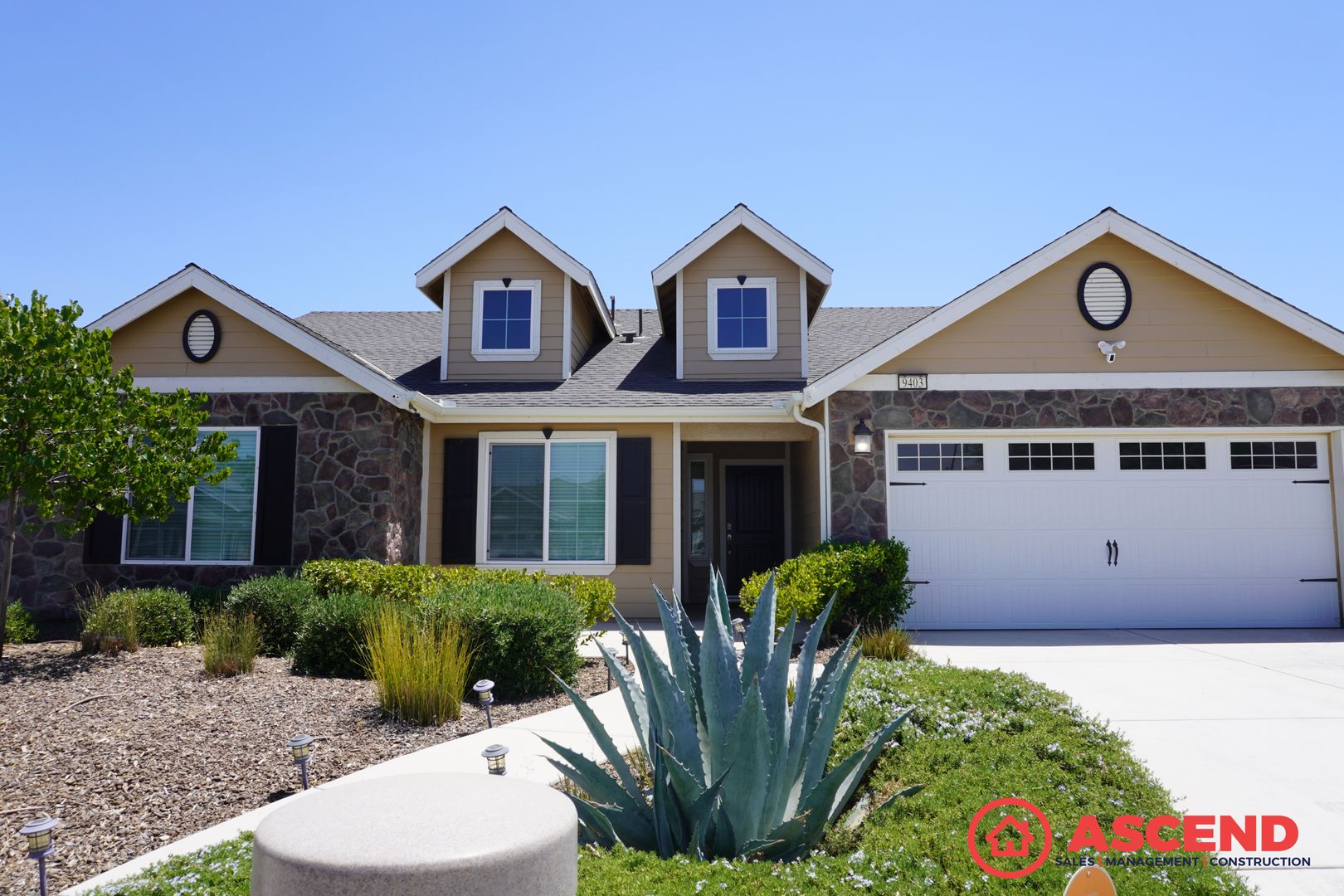 Shafter House: 9403 Mountain Peak Ln