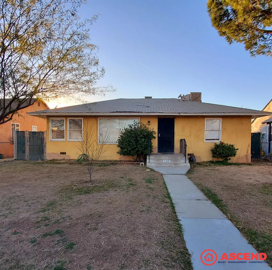 Bakersfield House: 137 U St
