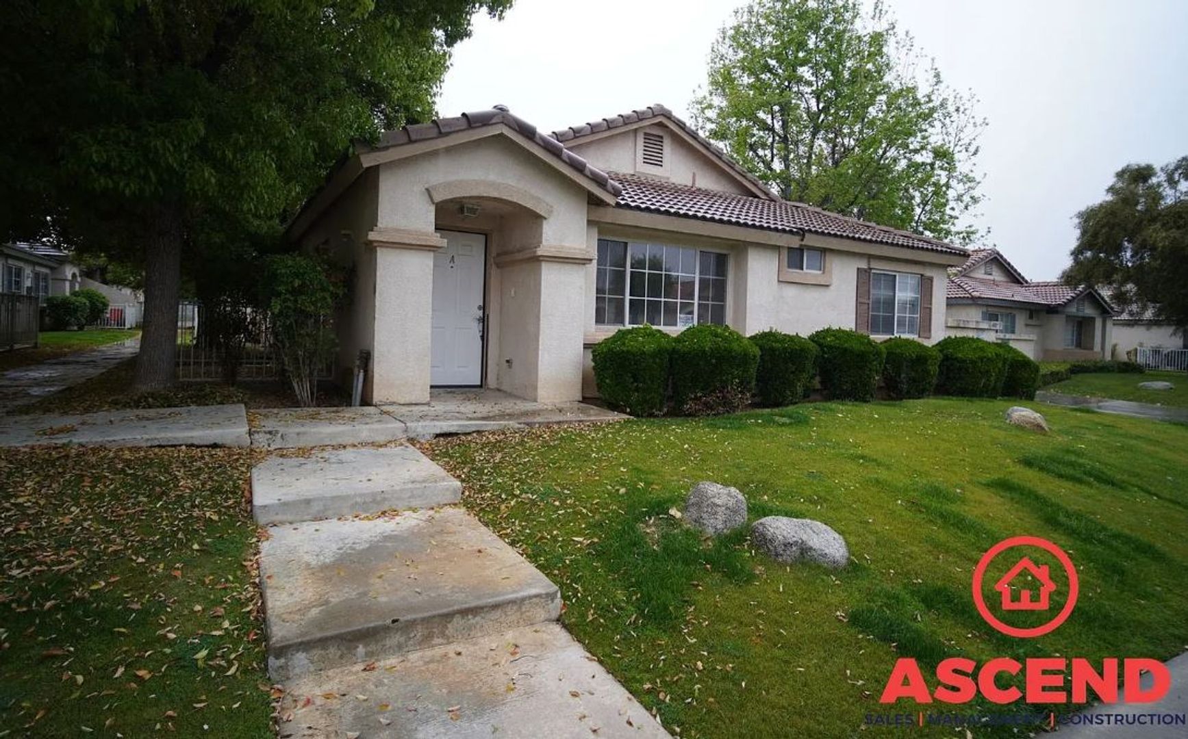 Bakersfield Apartment: 4307 Pebble Creek Dr