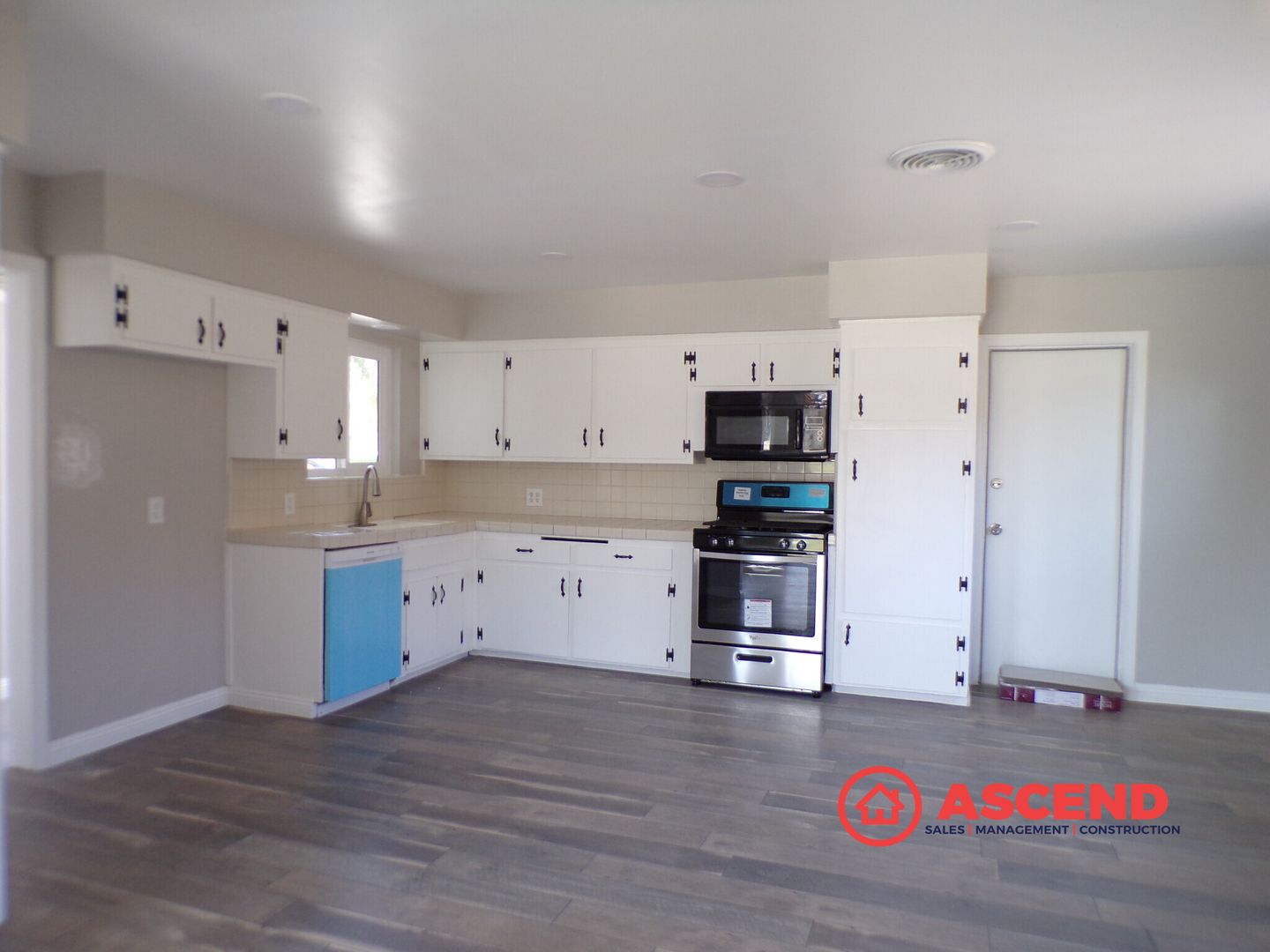 Bakersfield House: 10421 Glenn Street