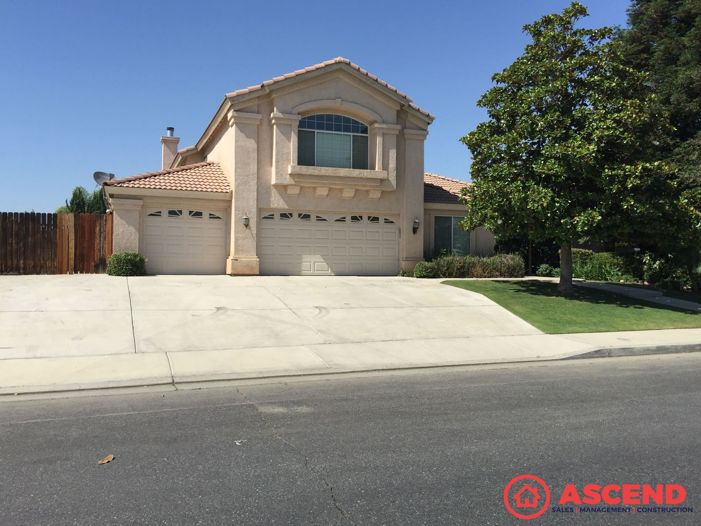 Bakersfield House: 11910 Stonington St