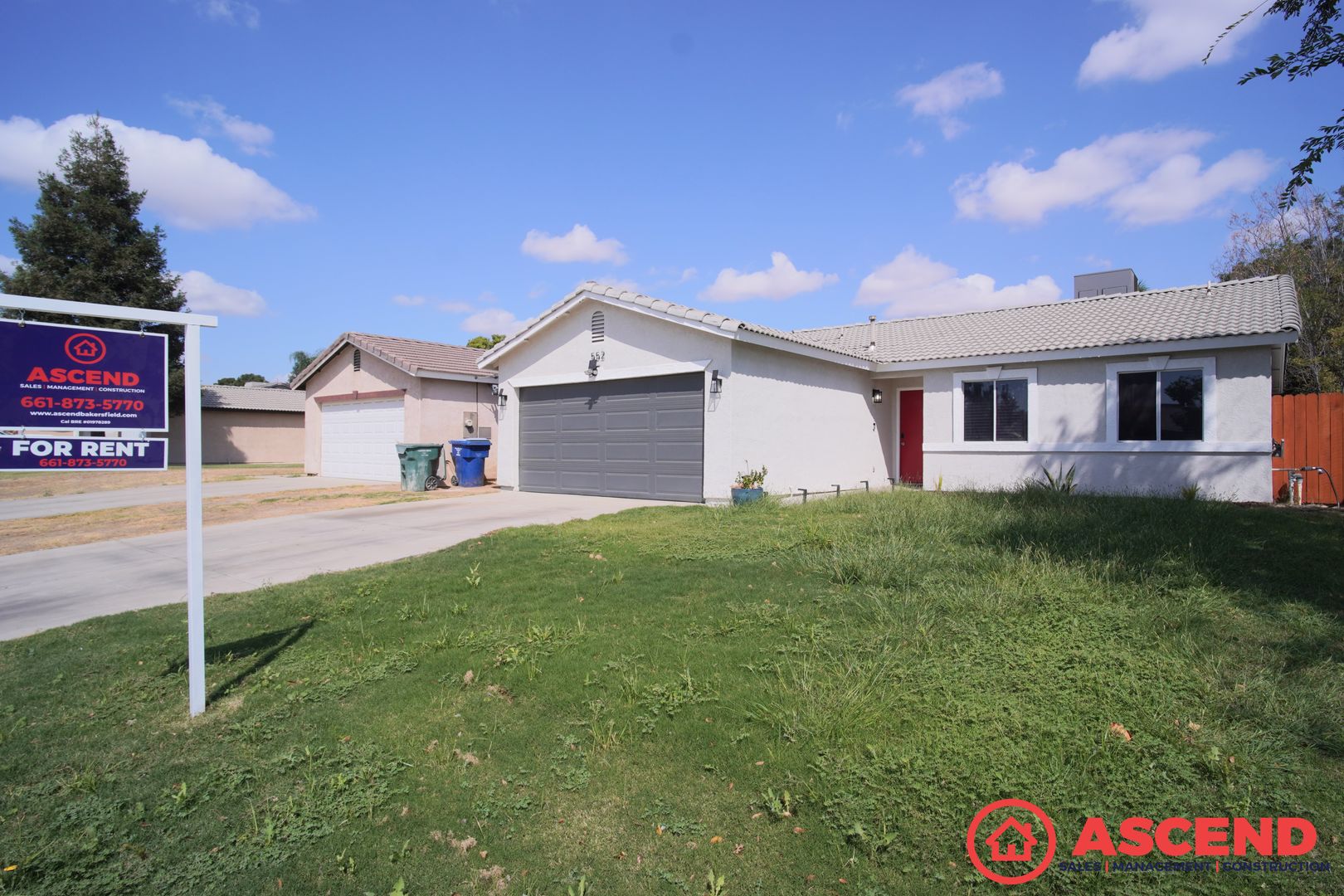 Bakersfield House: 552 Sunset Meadow Lane