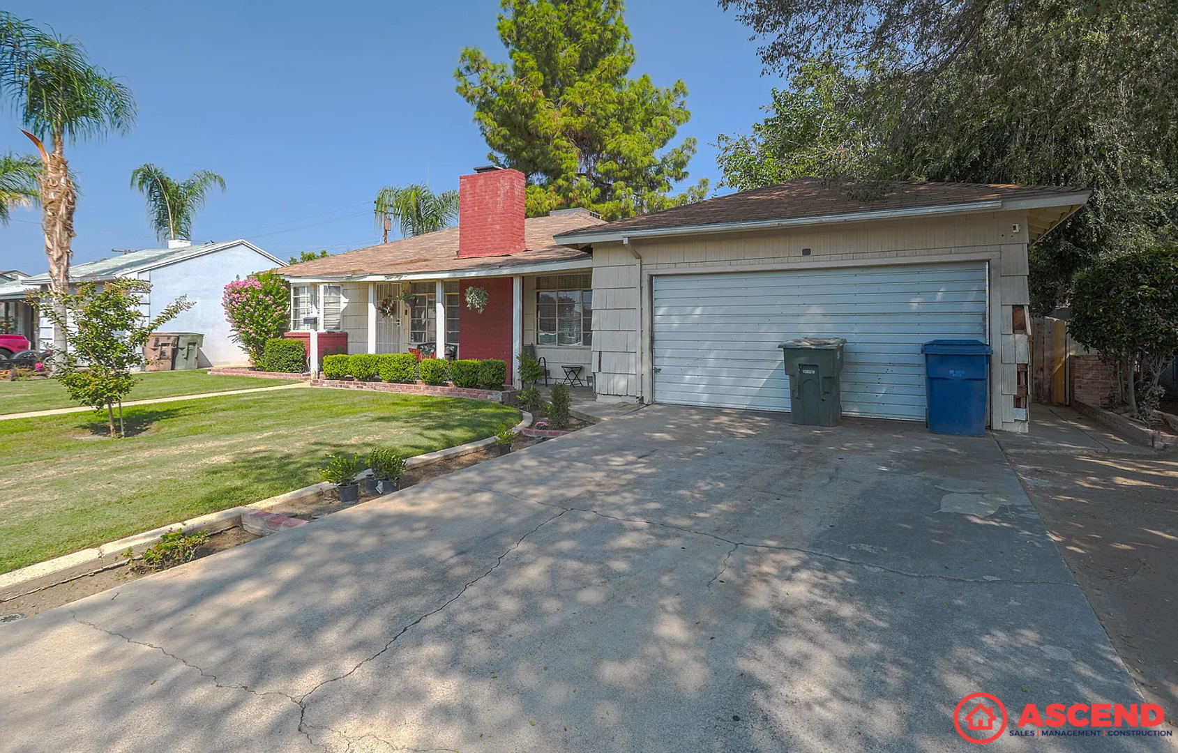 Bakersfield Apartment: 3720 Apache Ave