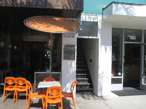 Coronado: Charming 1bd/1ba Village Apartment - Upper Level