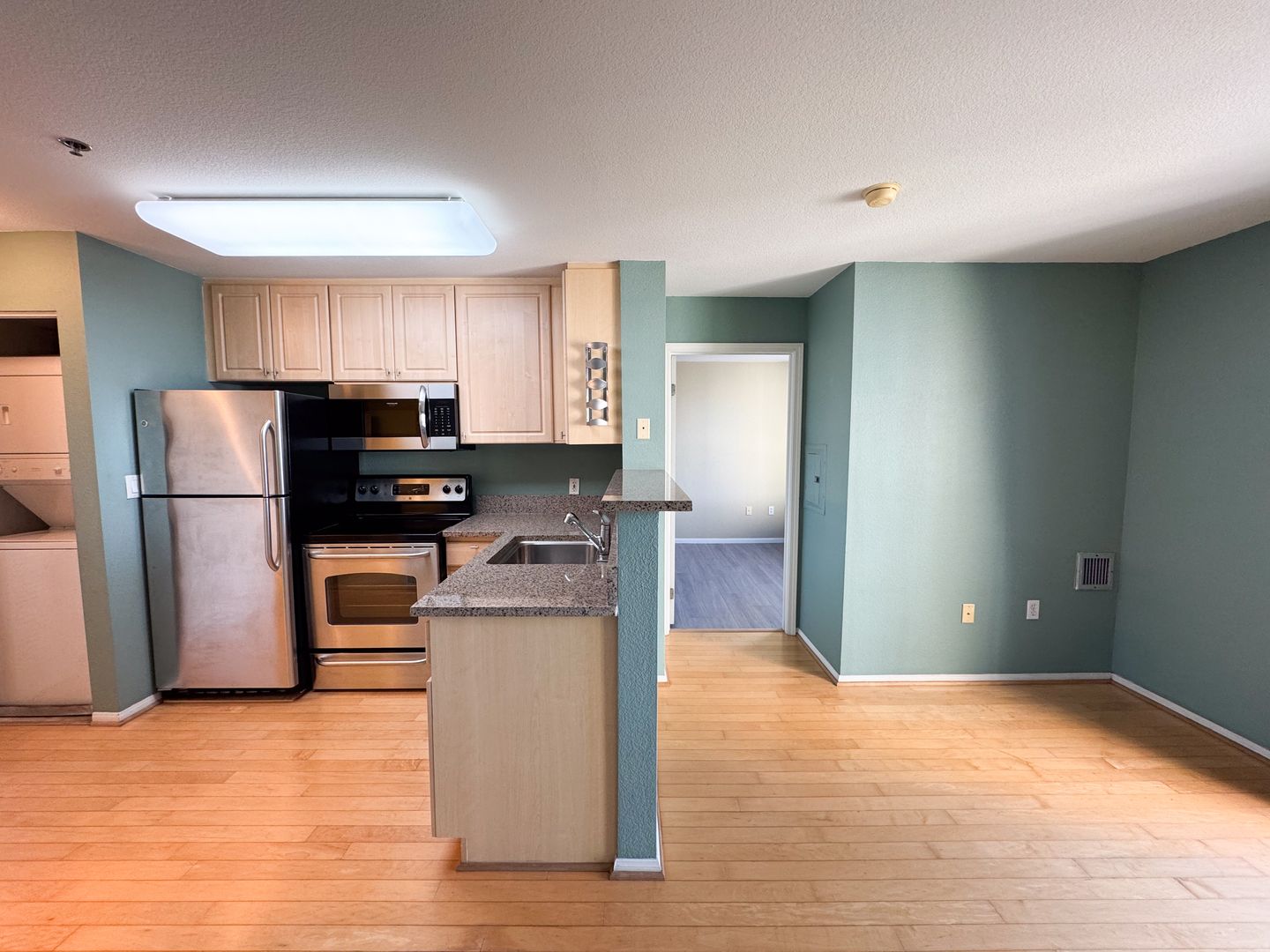 San Diego Condo: 1970 Columbia #300