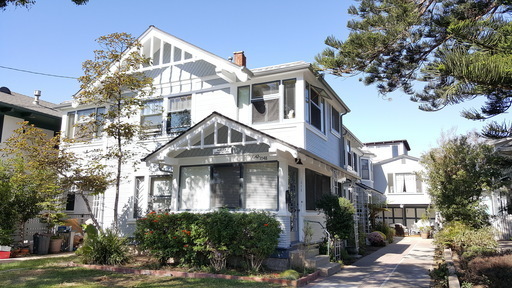 Coronado Apartment: 1048 Adella Ave.