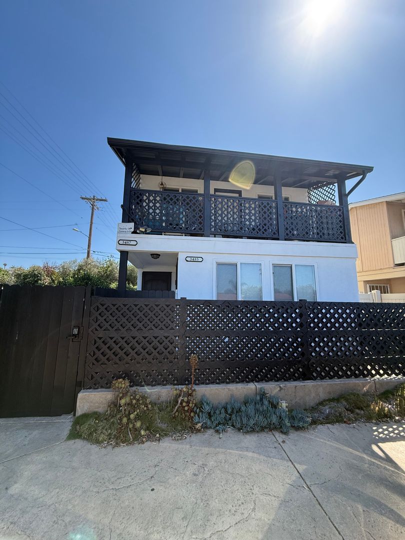 San Diego Apartment: 3485-87 Del Rey