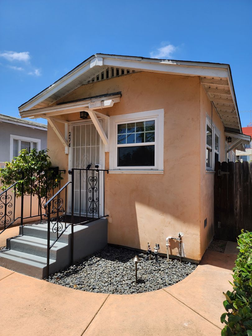 Coronado House: 276 C Ave.