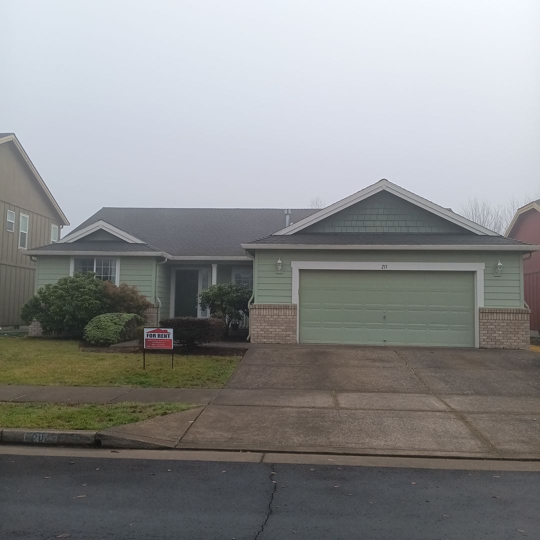 Albany House: 211 Churchill Downs Street SE