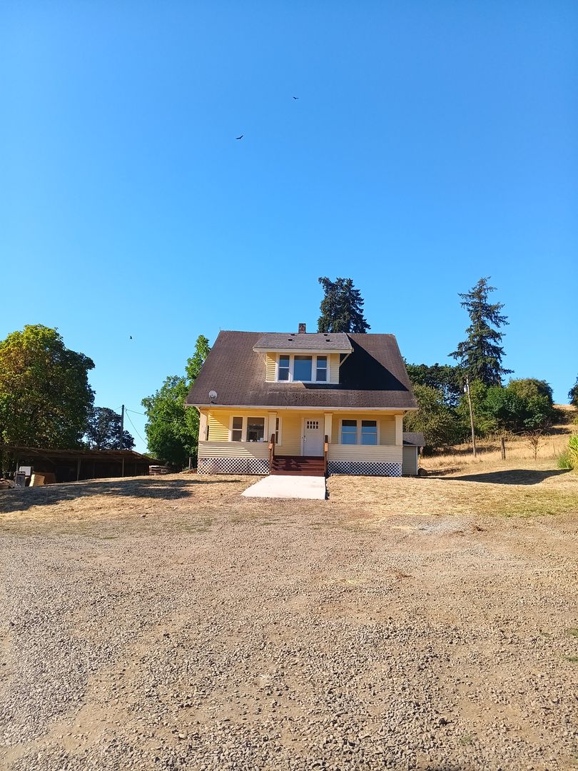 Beautiful Secluded Farmhouse & Shop is Available!