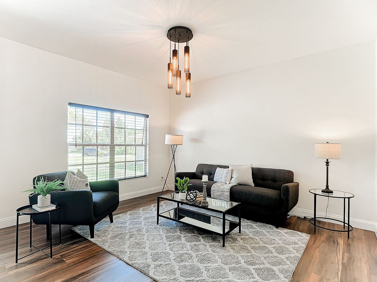 130 16th Ave NE 4 of 12