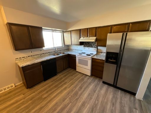 $0 September Rent (Rent Due 10/1/26) - Spacious 3BR/2BA Duplex w/ Finished Basement (1,730 SF) + Fenced Yard – photo 1