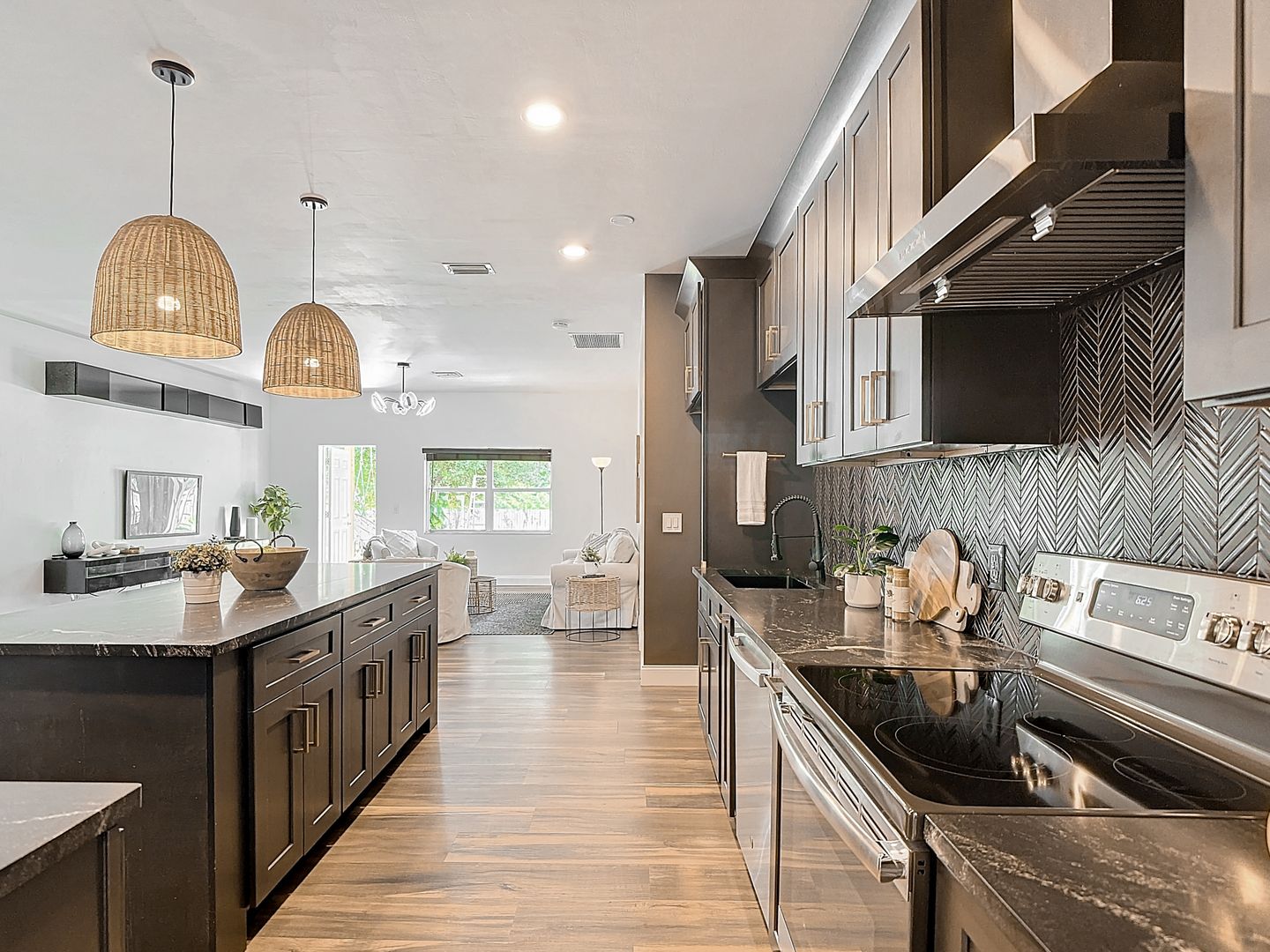 130 16th Ave NE 13 of 58