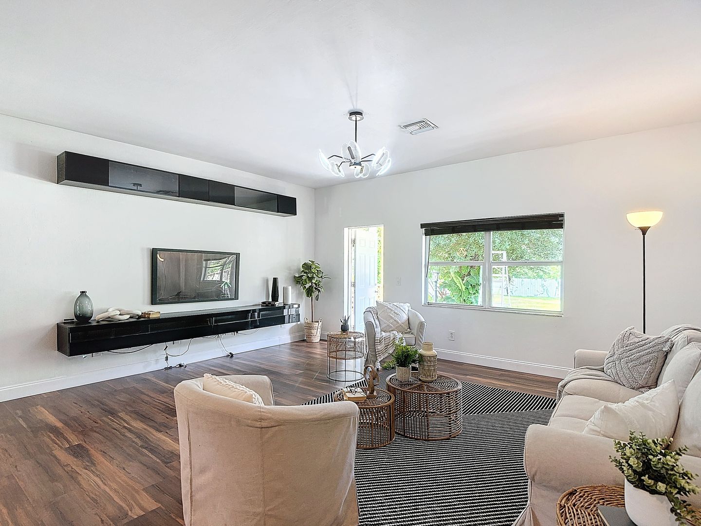 130 16th Ave NE 16 of 58