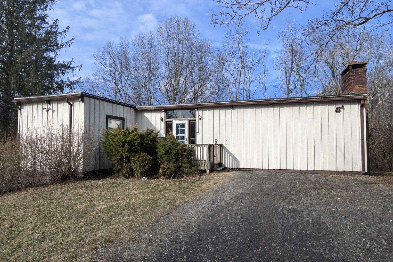 West Jefferson House: 218 Hillside Dr