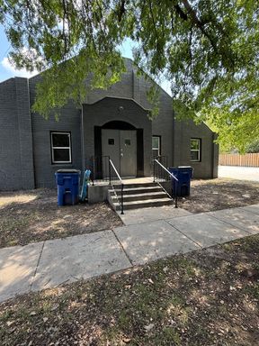 Beautiful 3 Bedroom, 2 Bathroom Quadplex Near Downtown Wichita – Modern Amenities & Pet Friendly! – photo 1