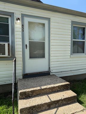 Charming 2-Bed End Unit in Quiet Quadplex- Move In Ready! – photo 1