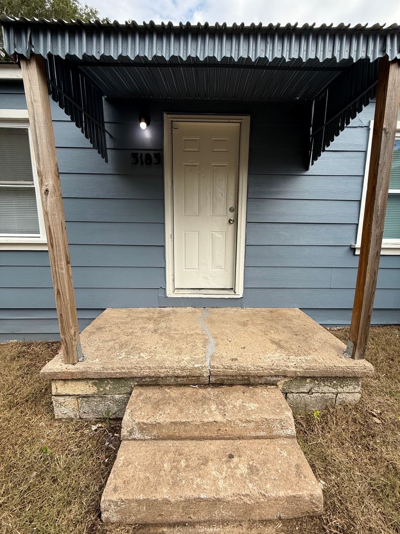 Wichita House: 3183 S Davidson St