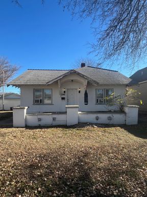 2-Bedroom, 1-Bathroom All Included Apartment Near Downtown! – photo 1