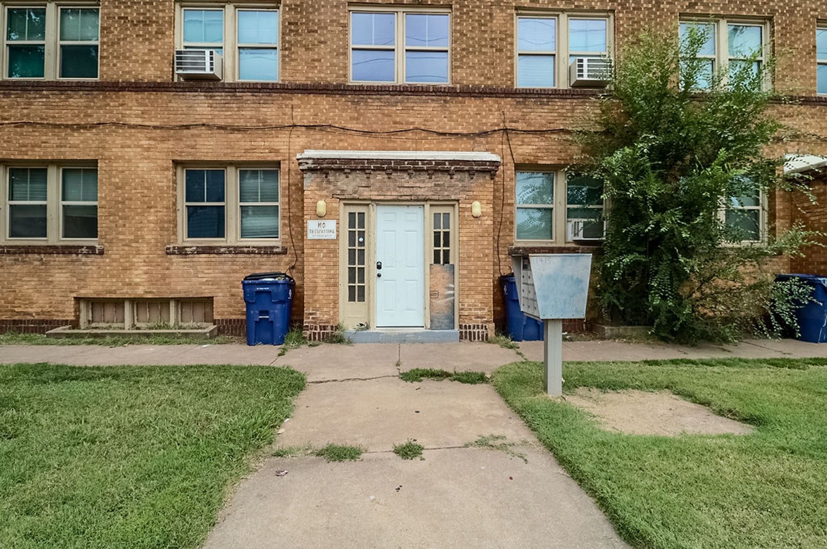 Wichita Apartment: 306 East Pine St
