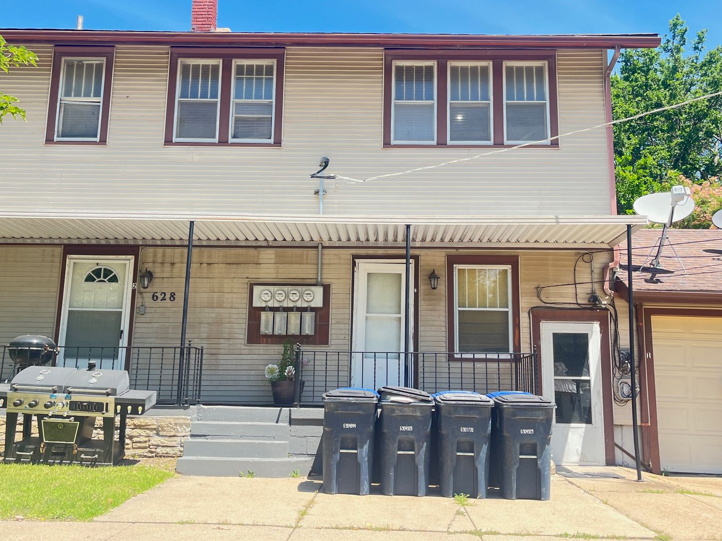 El Dorado House: 628 W Locust
