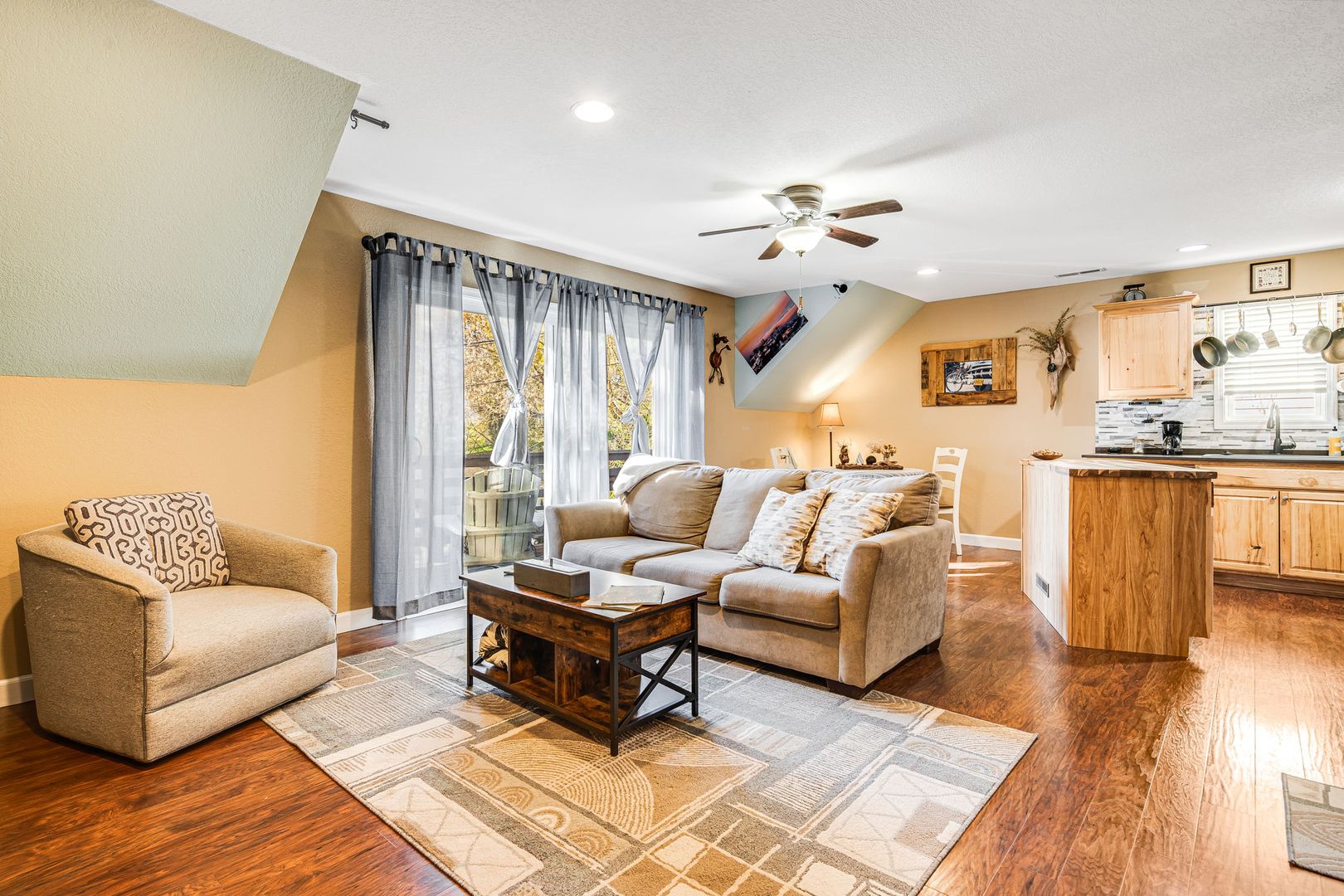 Asheville House: 76 New Jersey Avenue