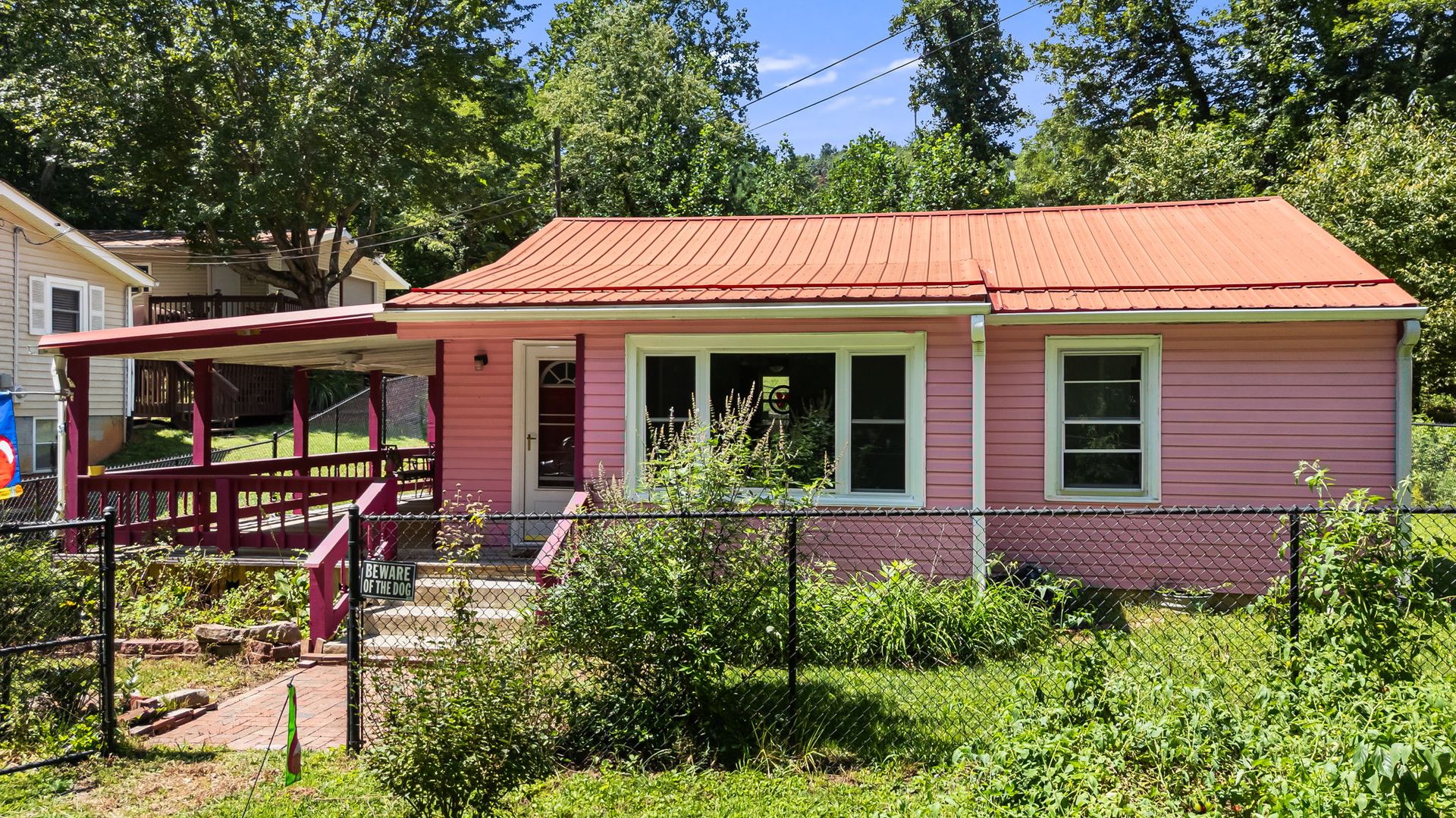 Black Mountain House: 513 Hiawassee Avenue