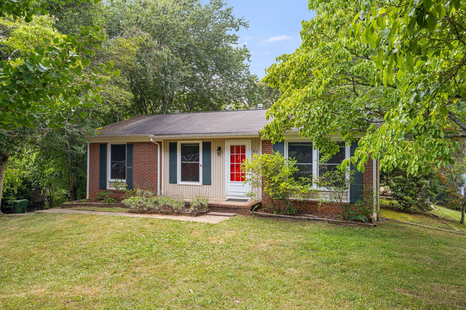 Asheville House: 67 Cub Road