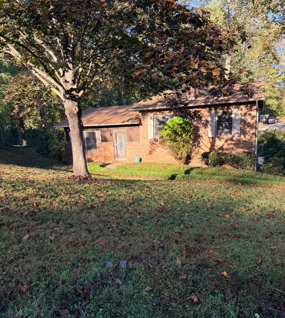 Arden House: 3 N Fair Oaks Rd