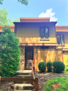 Great Arden Location - 2 Bed, 1.5 Bath Condo - Available Now!