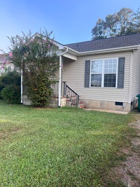 Quiet and convenient Weaverville locations, 2 bed, 2 bath Duplex