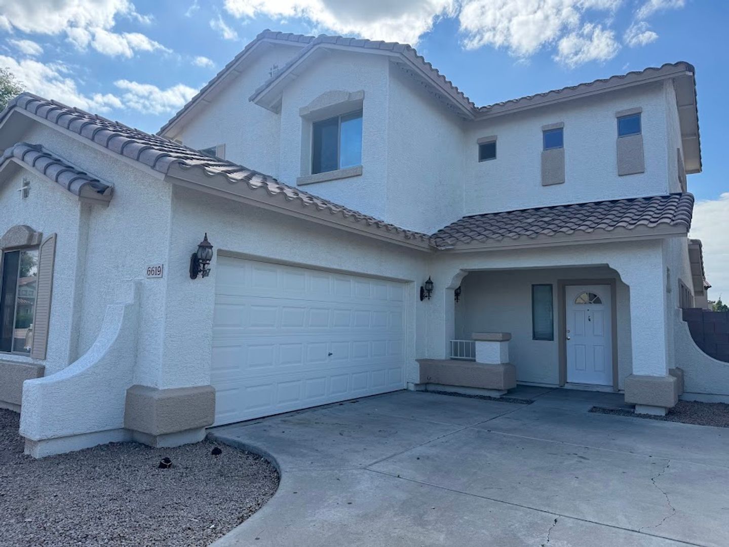 Glendale House: 6619 W Desert Hills Dr