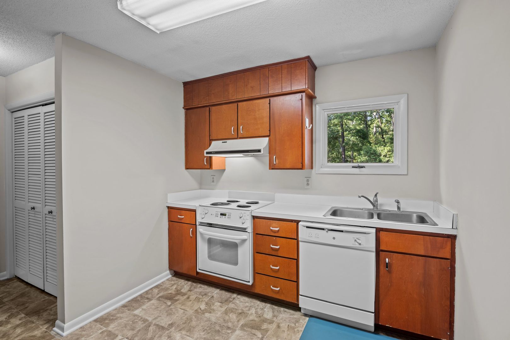New Bern Apartment: 117 Bernhurst Rd