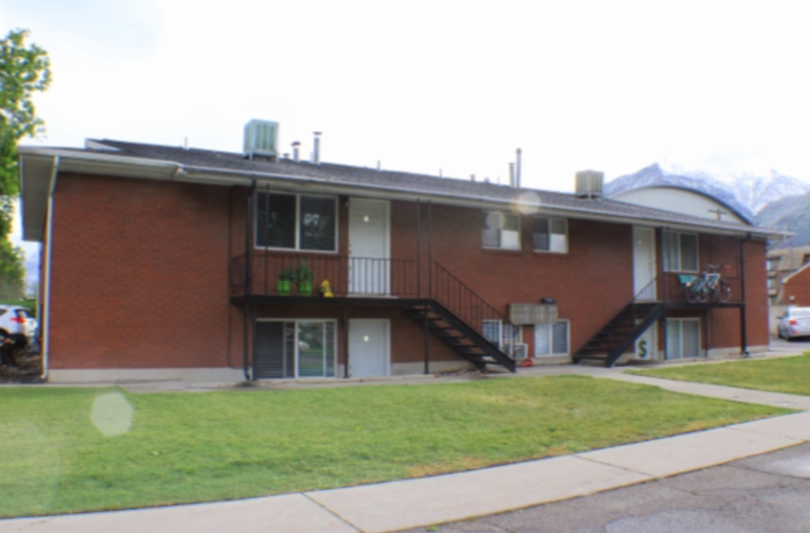 UNIT 5 & 6 — 2-BEDROOM APARTMENT STEPS FROM BYU
