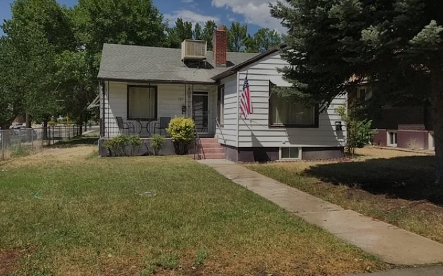 Spacious 4-Bedroom Home – with 2nd Kitchen & Private Entrance!