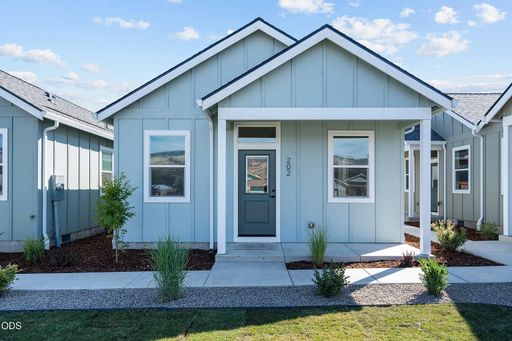 One bedroom cottage with office space | Available Now