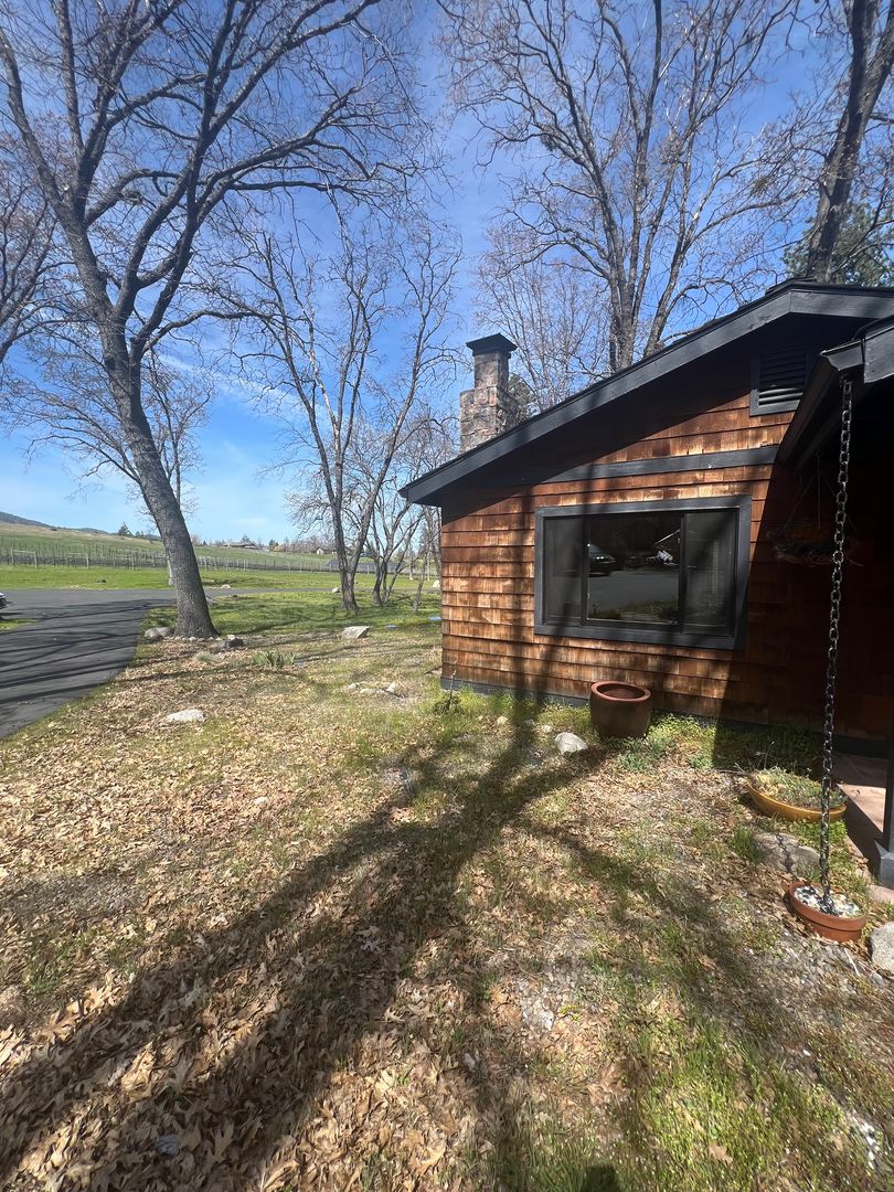 Ashland House: 2784 Siskiyou Blvd