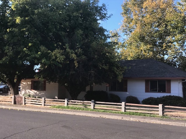 Central Point House: 749 Hemlock Ave