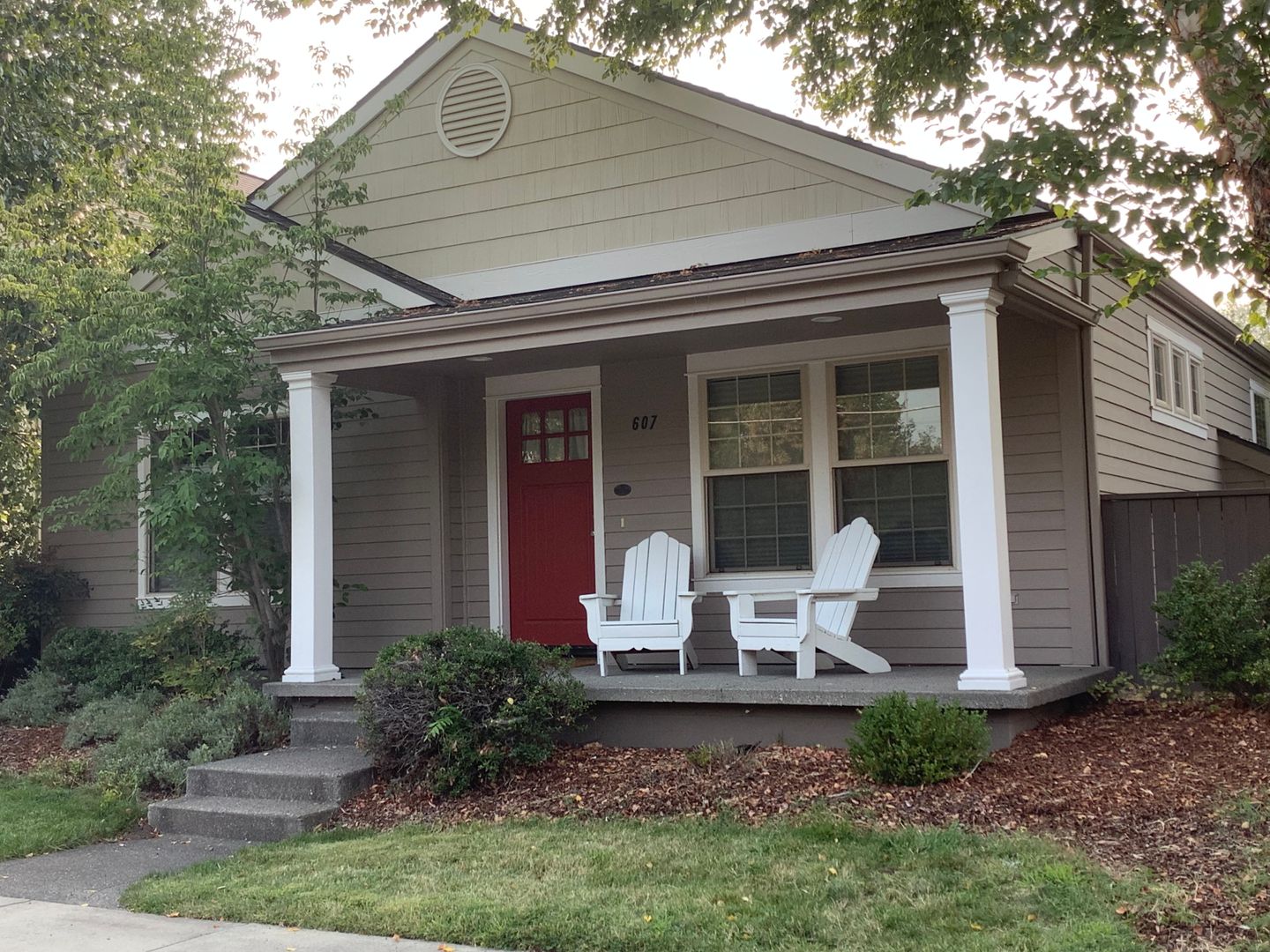 Ashland House: 607 N Mountain Ave