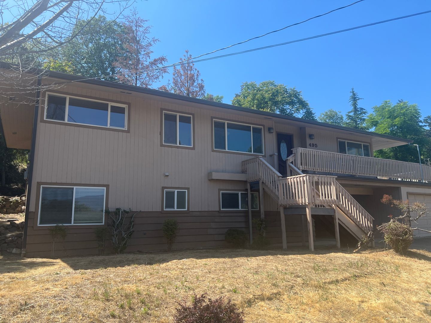 Ashland House: 495 Jennifer St