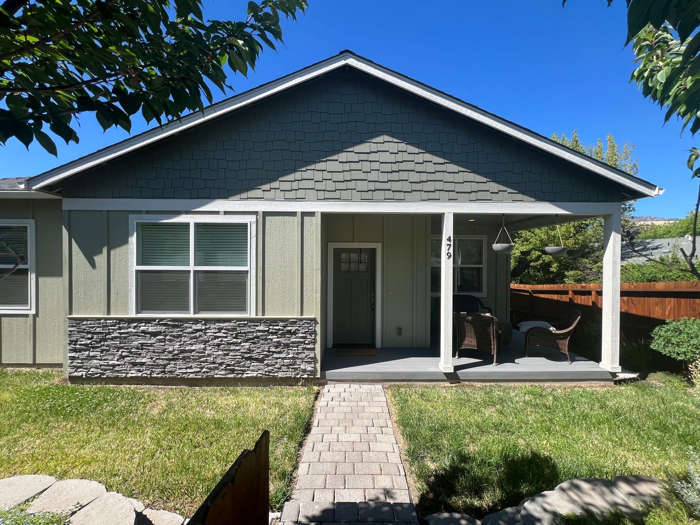 Ashland House: 479 E Hersey St