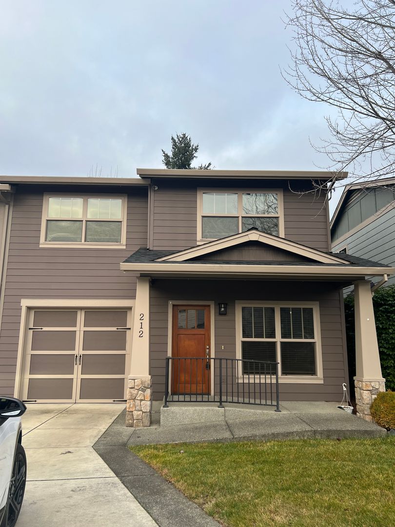 Medford House: 3126 Alameda St  #212