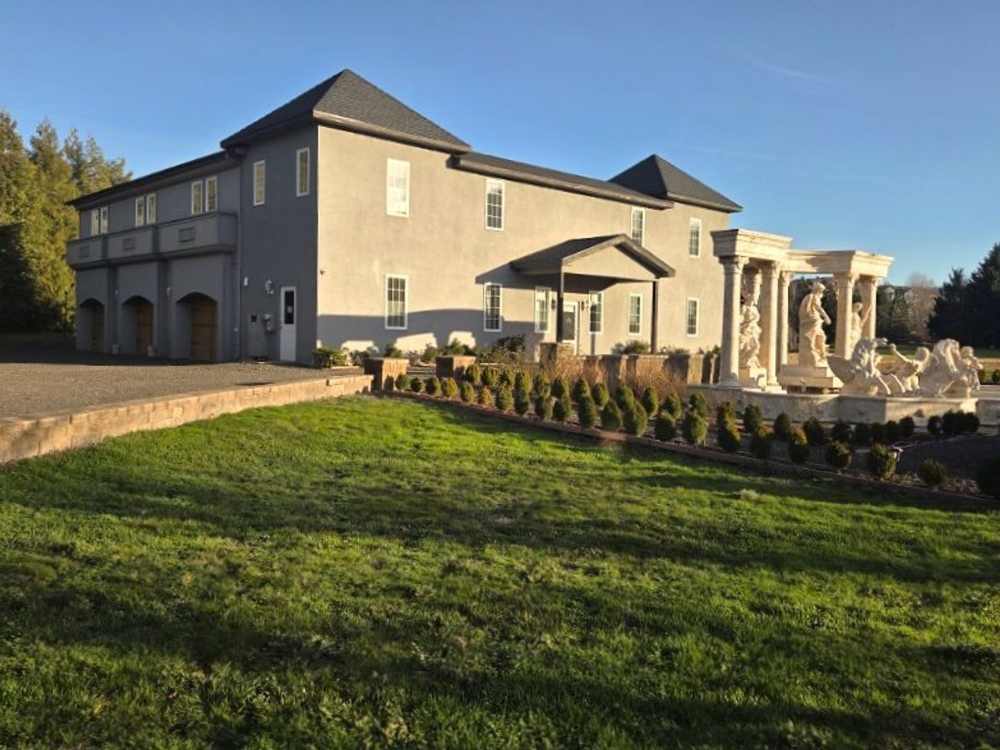 Ashland Apartment: 1280 Oak St - Juliet Carriage House #3