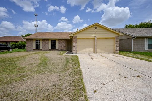 Nice 4 Bedroom Single Family Home – photo 1