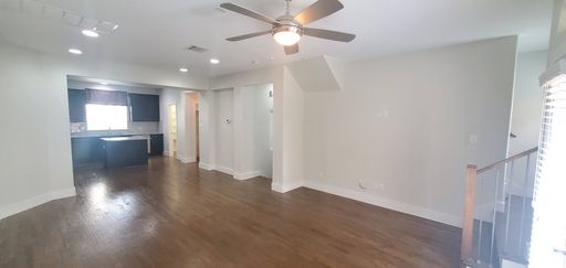Energy Efficient Urban Townhome w/ Open Floorplan, Gourmet Kitchen, Rooftop Patio, & Exall Park Nearby – photo 1